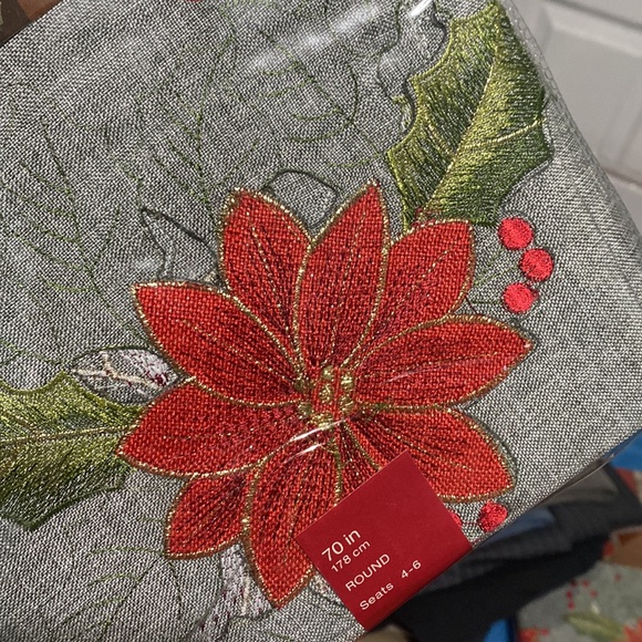 HOLIDAY POINSIETTA TABLECLOTH, 70in round, gray & red, new in bag - Picture 7 of 7